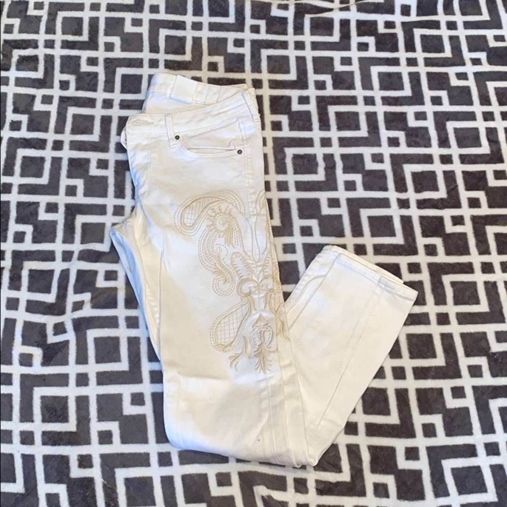 White skinny jeans